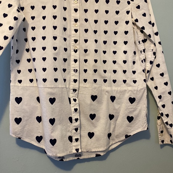 Heart print button up shirt 🖤 - Picture 3 of 6